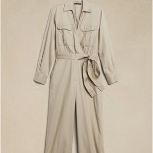 Banana Republic tan twill jumpsuit!! Size 2 NWT!!!
